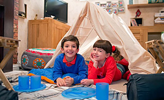 Topsy and Tim S02E10 Indoor Tent