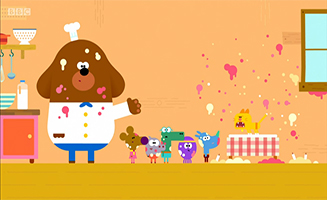 Hey Duggee S02E38 The Dressing Up Badge