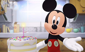 Mickey Bakes A Birthday Cake