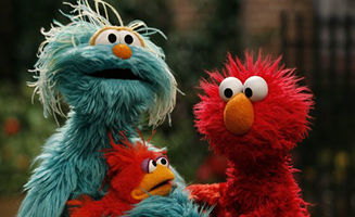 Sesame Street S40E09 Elmo Finds a Baby Bird