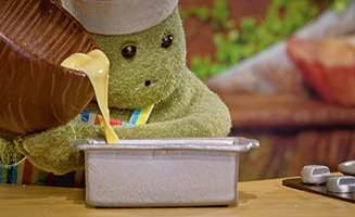 The Tiny Chef Show S03E08 Banana Bread - Starfruit Parfait