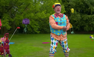 Playing Golf With Mr Tumble