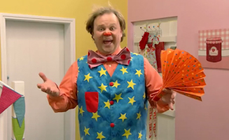 Mr Tumble Tries To Cool Down