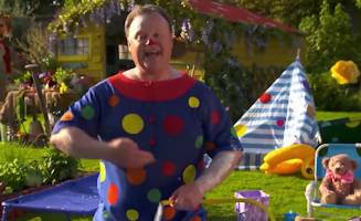 Going To The Beach With Mr Tumble And Friends