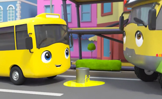 Buster Se Fait Propre Dans La Station De Lavage De Voitures