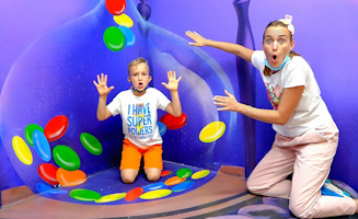 Vlad And Nikita Play And Have Fun In Museums Of Illusions