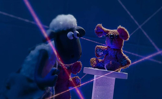 Shaun the Sheep S06E06 Teddy Heist - Costume Drama