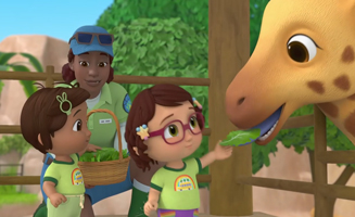 CoComelon Lane S05E04 Nina Feeds the Giraffe - Nicos Baby Tree