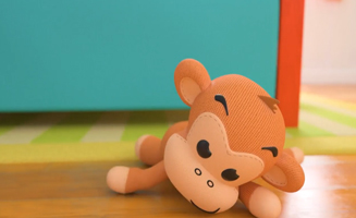 Petits Singes Sautent Sur Le Lit