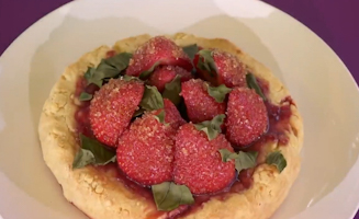 I Can Cook S03E13 Strawberry Crown