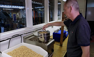 Maddies Do You Know S03E09 Hearing Aid And Whistle