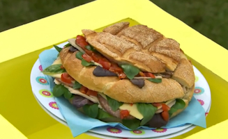 I Can Cook S04E24 Picnic Loaf And Playground Fun