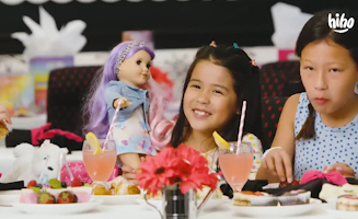 Kids Go To The American Girl Cafe